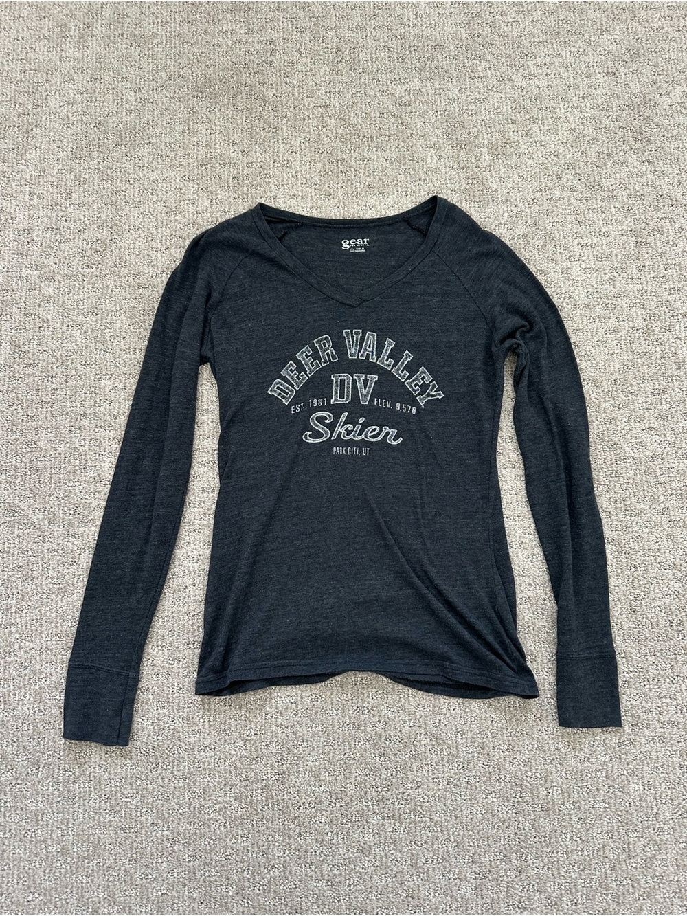Long-Sleeve V-Neck 'Deer Valley Skier' Tee - Black